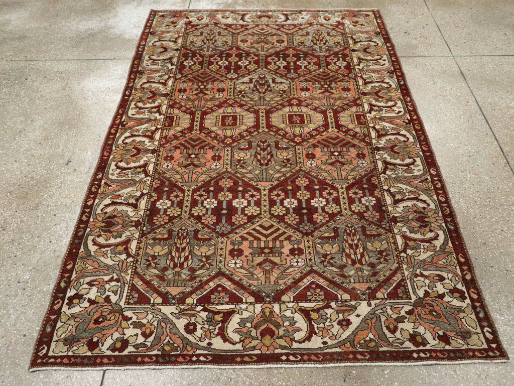 Antique Persian Bakhtiari Rug, No.20698 - Galerie Shabab