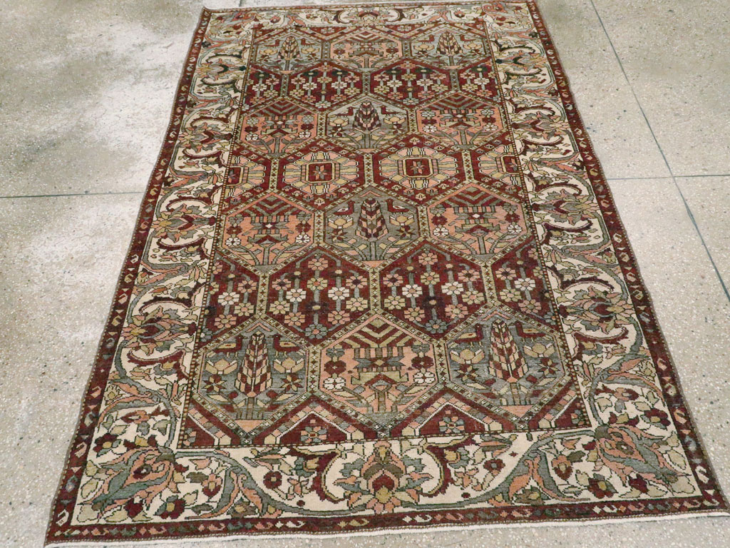 Antique Persian Bakhtiari Rug, No.20698 - Galerie Shabab