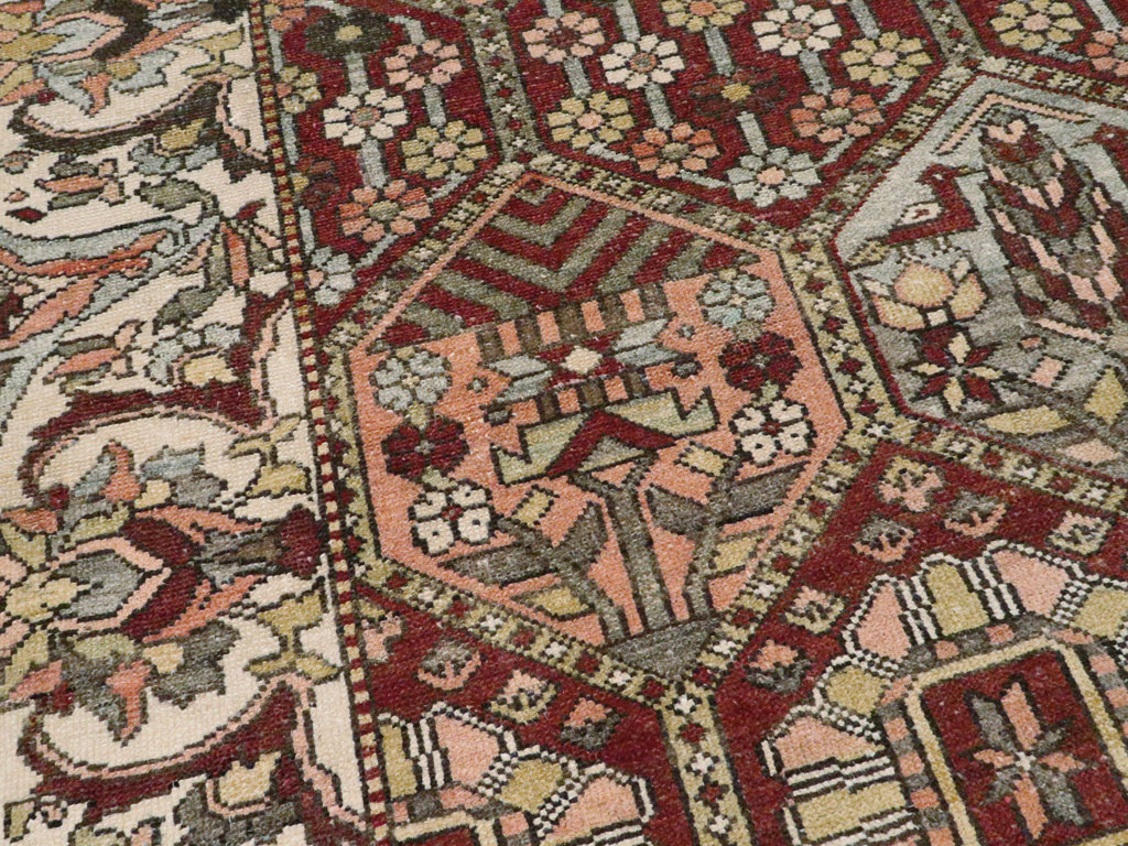 Antique Persian Bakhtiari Rug, No.20698 - Galerie Shabab