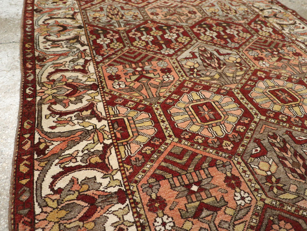 Antique Persian Bakhtiari Rug, No.20698 - Galerie Shabab