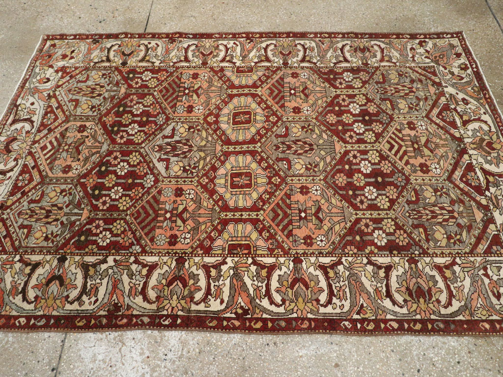 Antique Persian Bakhtiari Rug, No.20698 - Galerie Shabab