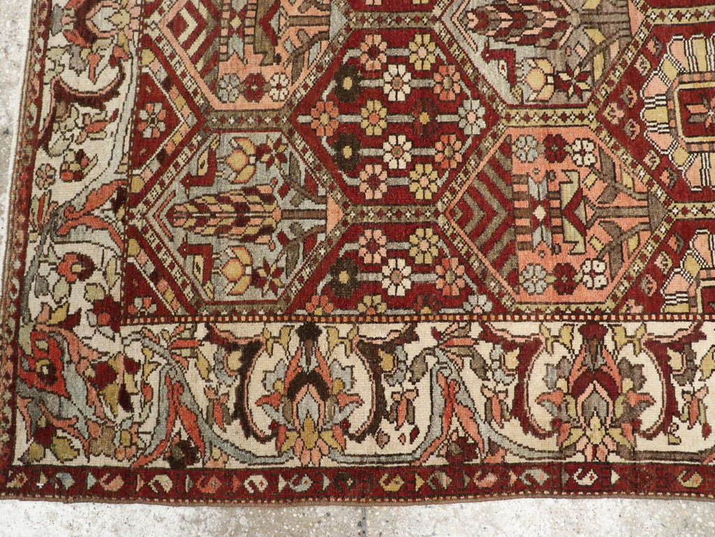 Antique Persian Bakhtiari Rug, No.20698 - Galerie Shabab