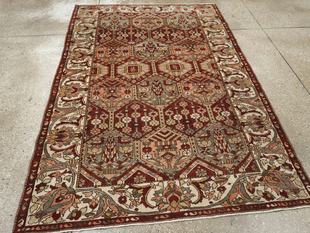 Antique Persian Bakhtiari Rug, No.20698 - Galerie Shabab