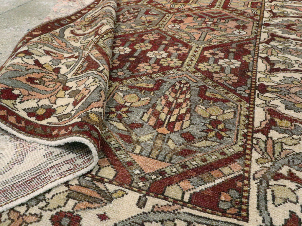 Antique Persian Bakhtiari Rug, No.20698 - Galerie Shabab