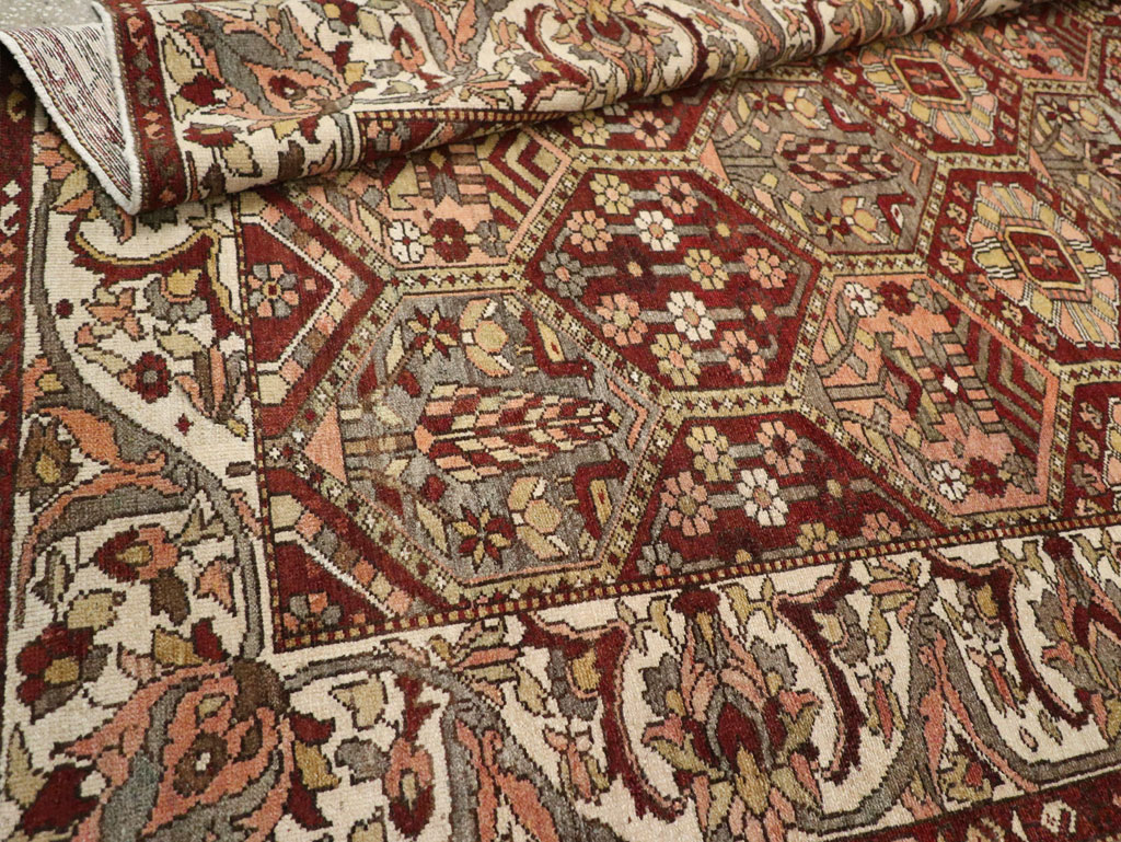 Antique Persian Bakhtiari Rug, No.20698 - Galerie Shabab