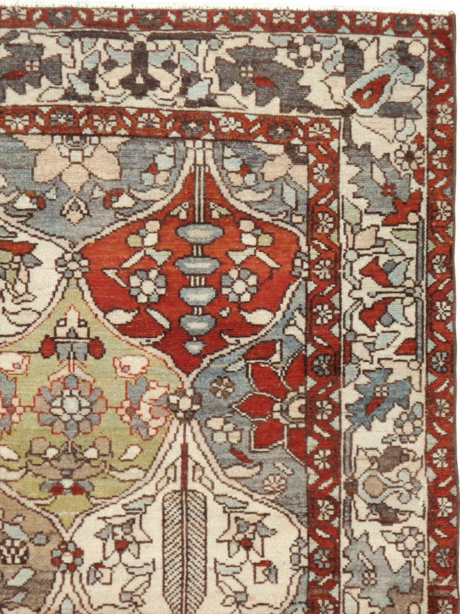 Antique Persian Bakhtiari Rug, No.20702 - Galerie Shabab