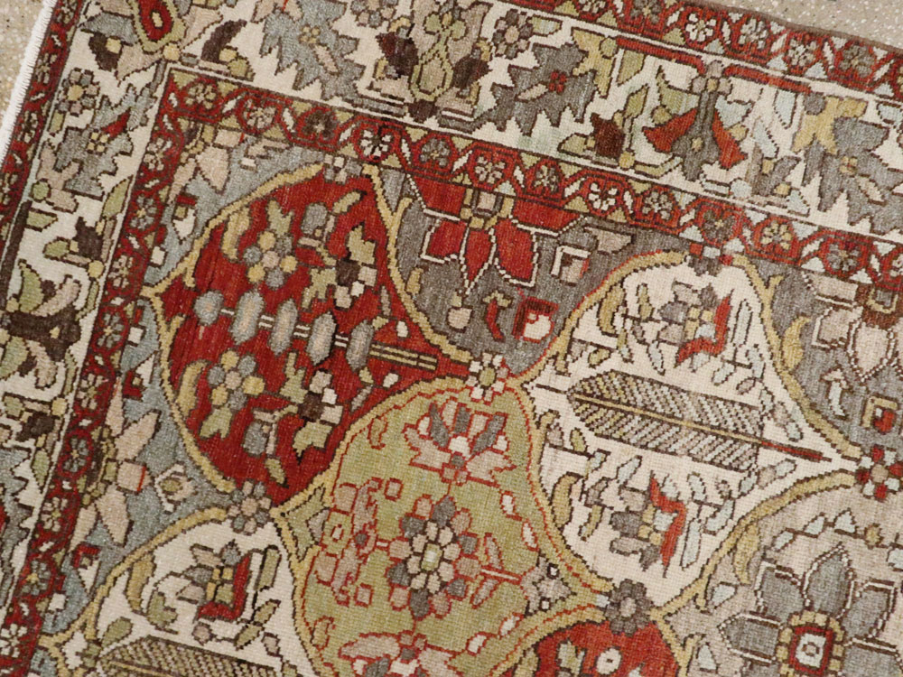 Antique Persian Bakhtiari Rug, No.20702 - Galerie Shabab