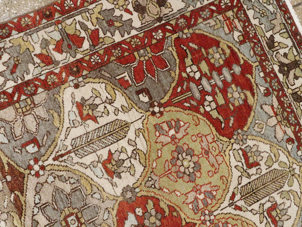 Antique Persian Bakhtiari Rug, No.20702 - Galerie Shabab