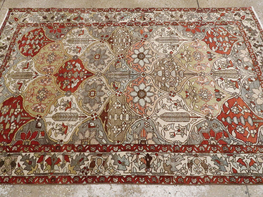 Antique Persian Bakhtiari Rug, No.20702 - Galerie Shabab