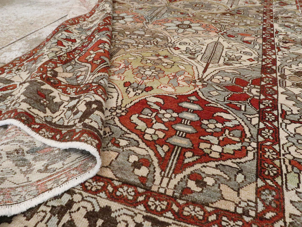 Antique Persian Bakhtiari Rug, No.20702 - Galerie Shabab