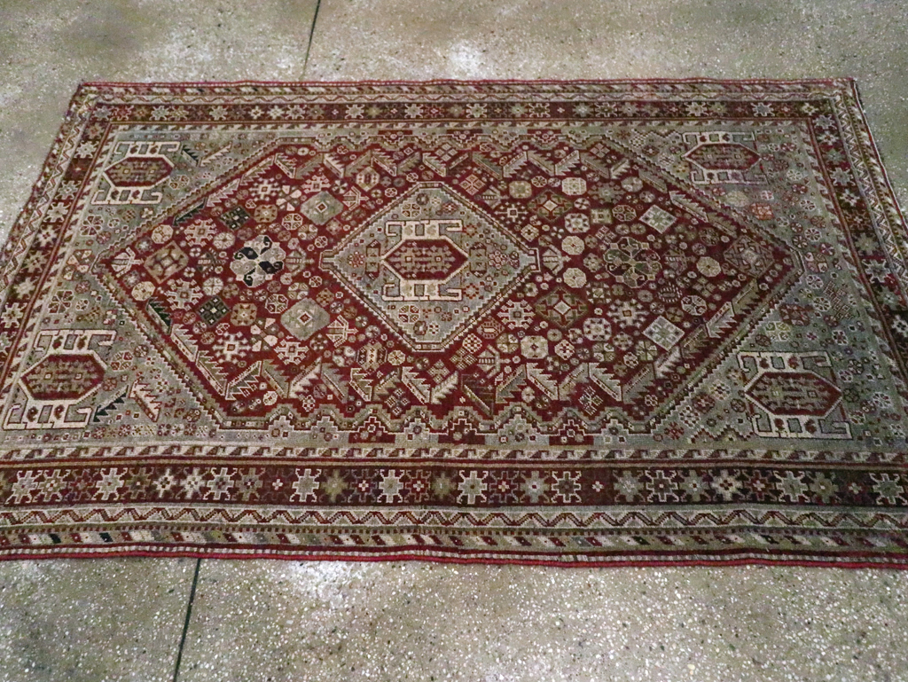 Antique Persian Qashqai Rug, No.20704 - Galerie Shabab