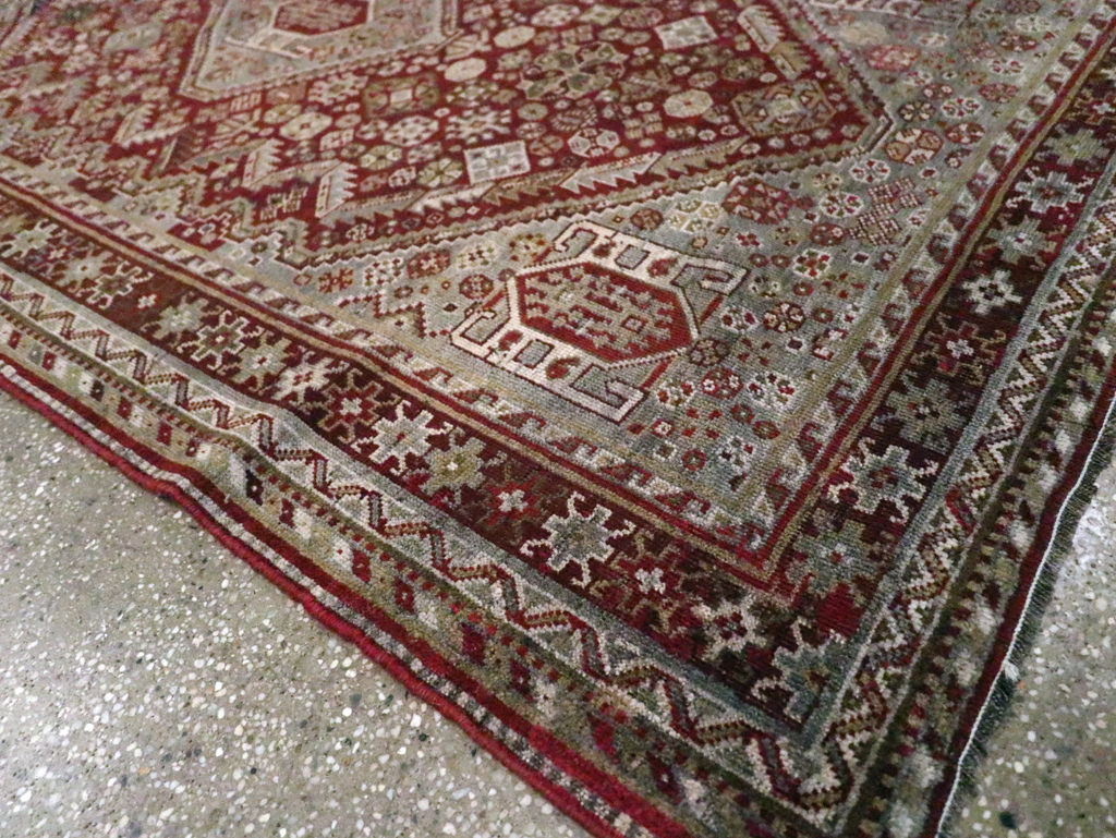 Antique Persian Qashqai Rug, No.20704 - Galerie Shabab