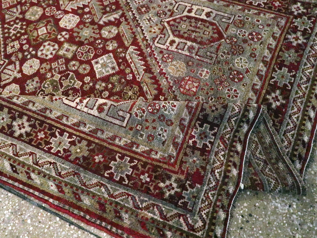 Antique Persian Qashqai Rug, No.20704 - Galerie Shabab