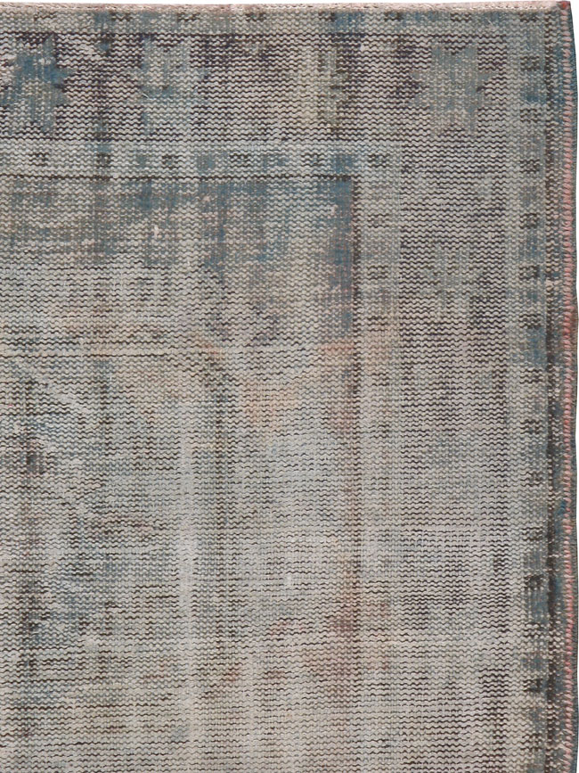 Antique Oushak Distressed Rug, No.20793 - Galerie Shabab
