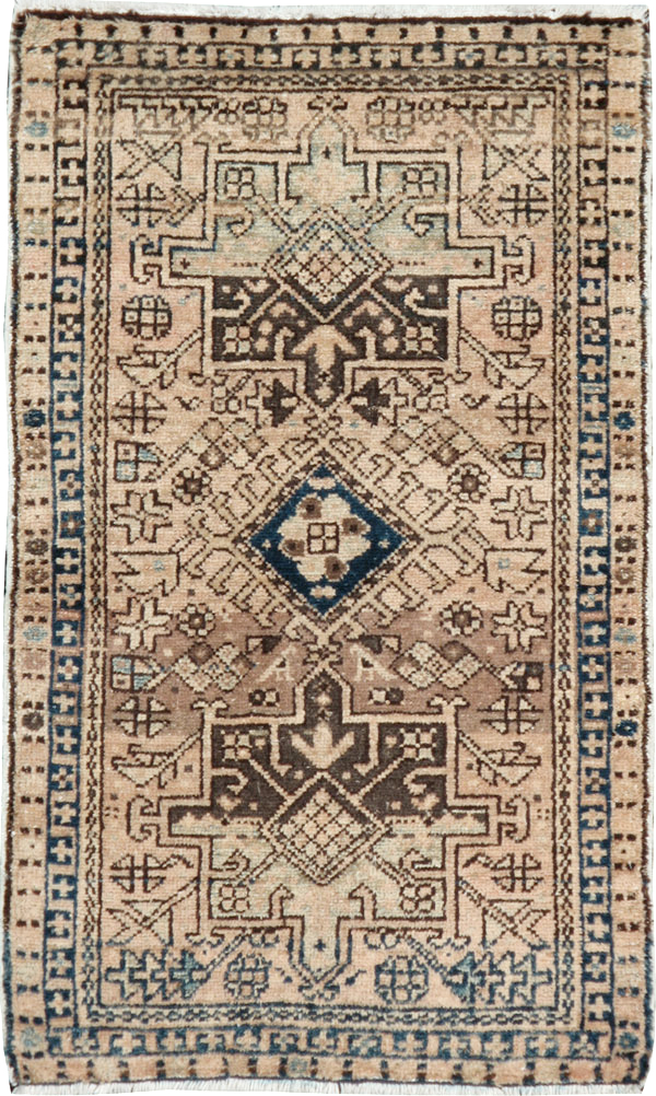Vintage Persian Karajeh Throw Rug, No.20796 - Galerie Shabab