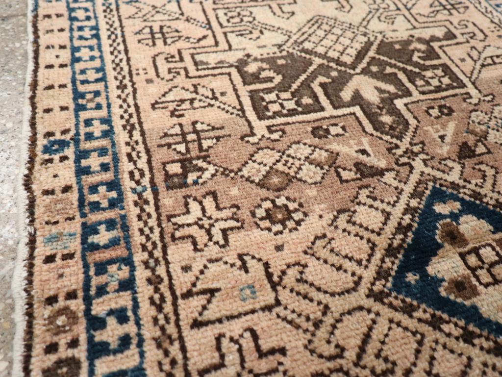 Vintage Persian Karajeh Throw Rug, No.20796 - Galerie Shabab