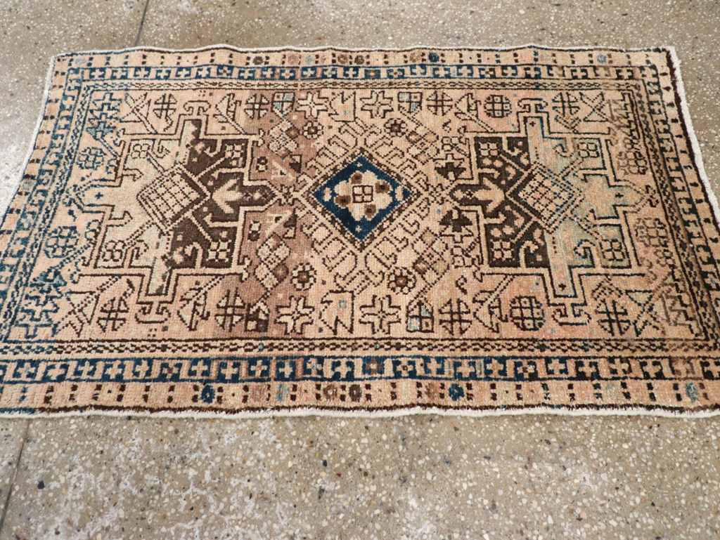 Vintage Persian Karajeh Throw Rug, No.20796 - Galerie Shabab