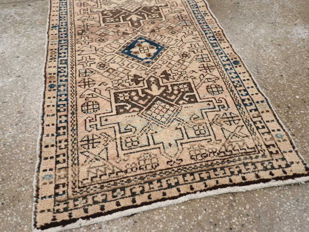 Vintage Persian Karajeh Throw Rug, No.20796 - Galerie Shabab