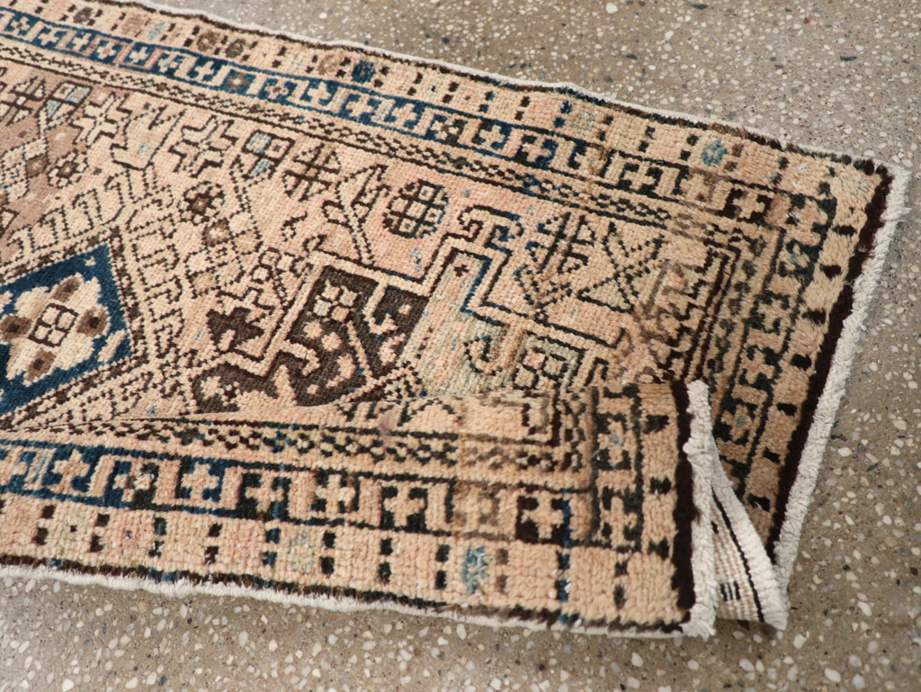 Vintage Persian Karajeh Throw Rug, No.20796 - Galerie Shabab