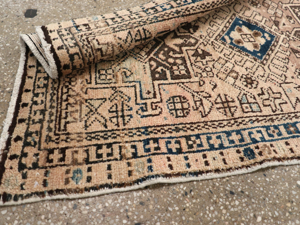 Vintage Persian Karajeh Throw Rug, No.20796 - Galerie Shabab