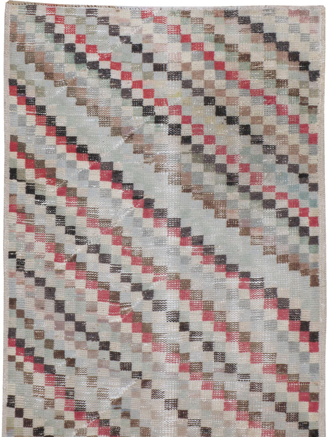 Vintage Anatolian Distressed Rug, No.20807 - Galerie Shabab