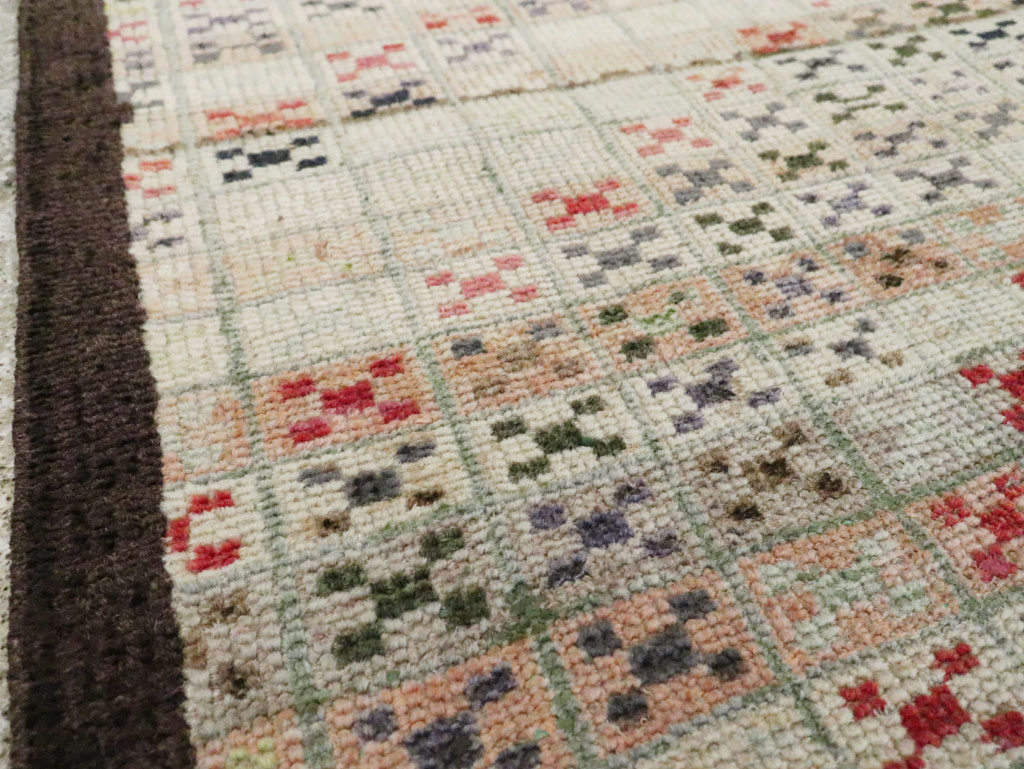 Vintage Turkish Anatolian Distressed Rug, No.20815 - Galerie Shabab