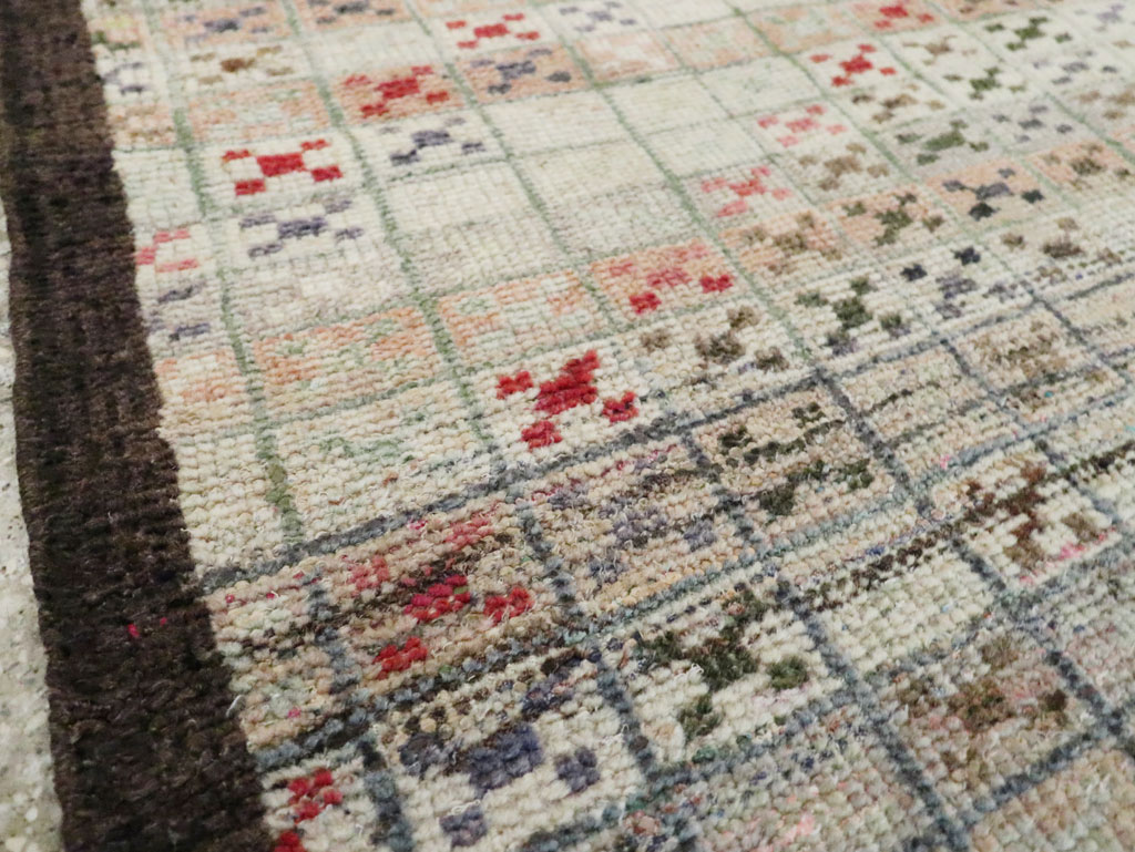 Vintage Turkish Anatolian Distressed Rug, No.20815 - Galerie Shabab