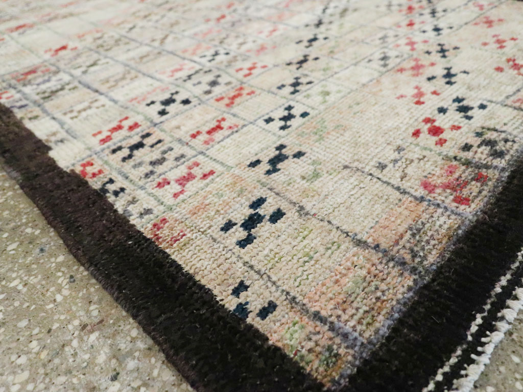 Vintage Turkish Anatolian Distressed Rug, No.20815 - Galerie Shabab