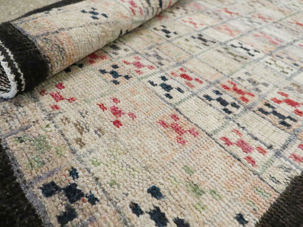 Vintage Turkish Anatolian Distressed Rug, No.20815 - Galerie Shabab