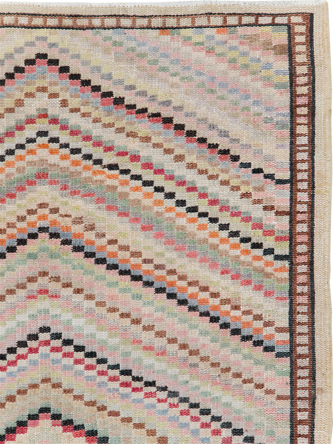 Vintage Turkish Anatolian Accent Rug, No.20827 - Galerie Shabab