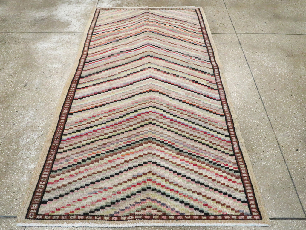 Vintage Turkish Anatolian Accent Rug, No.20827 - Galerie Shabab