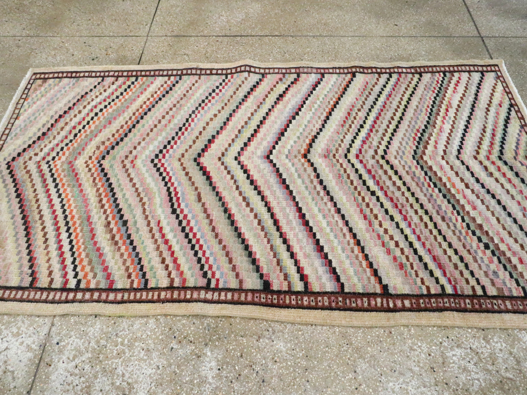 Vintage Turkish Anatolian Accent Rug, No.20827 - Galerie Shabab