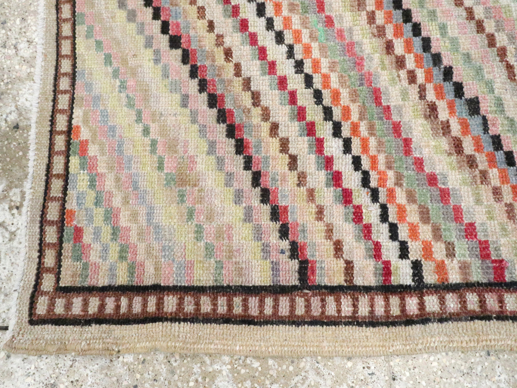 Vintage Turkish Anatolian Accent Rug, No.20827 - Galerie Shabab