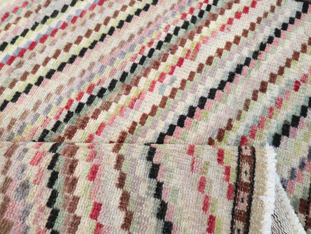 Vintage Turkish Anatolian Accent Rug, No.20827 - Galerie Shabab