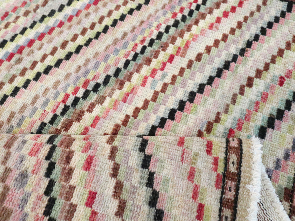 Vintage Turkish Anatolian Accent Rug, No.20827 - Galerie Shabab