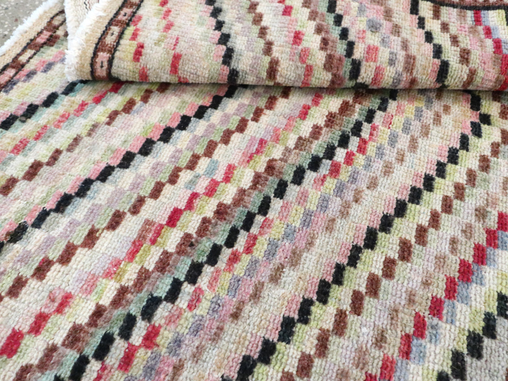 Vintage Turkish Anatolian Accent Rug, No.20827 - Galerie Shabab