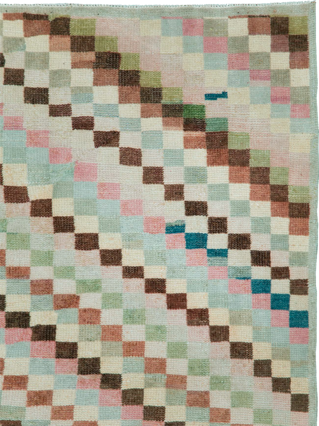 Vintage Turkish Anatolian Distressed Rug, No.20830 - Galerie Shabab