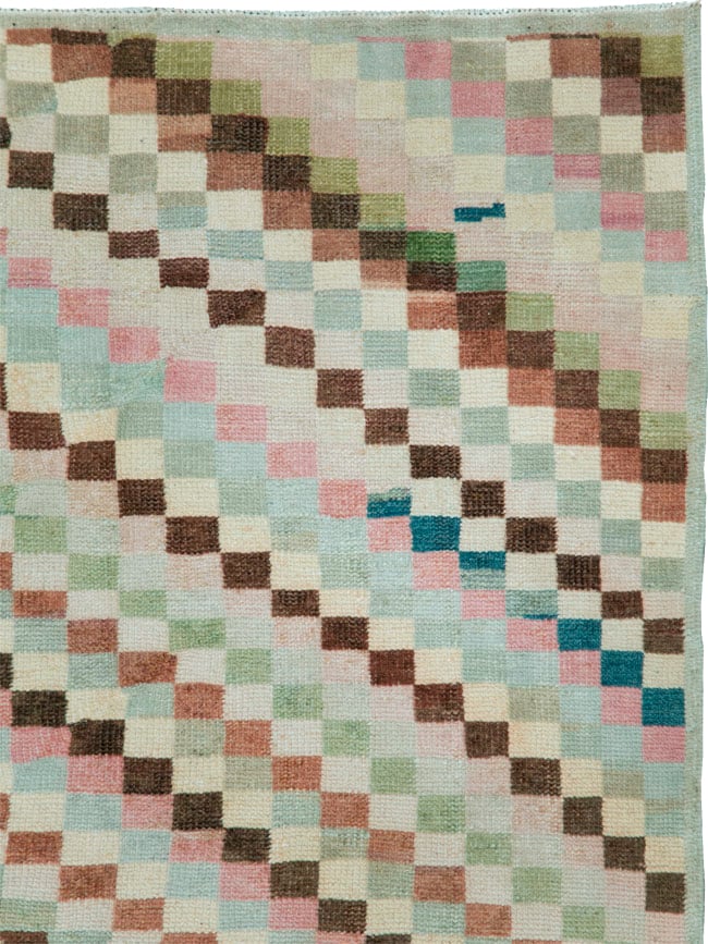 Vintage Turkish Anatolian Distressed Rug, No.20830 - Galerie Shabab