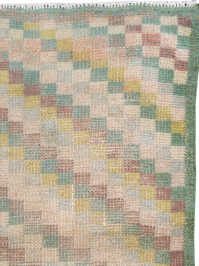 Vintage Turkish Anatolian Distressed Rug, No.20839 - Galerie Shabab