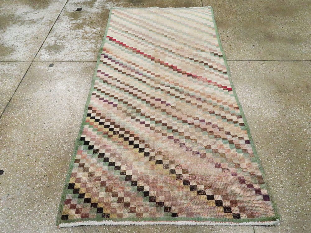 Vintage Turkish Anatolian Distressed Rug, No.20839 - Galerie Shabab