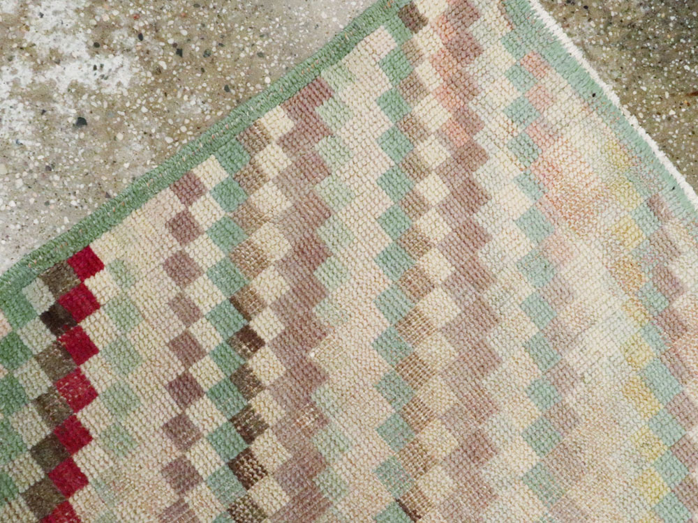 Vintage Turkish Anatolian Distressed Rug, No.20839 - Galerie Shabab