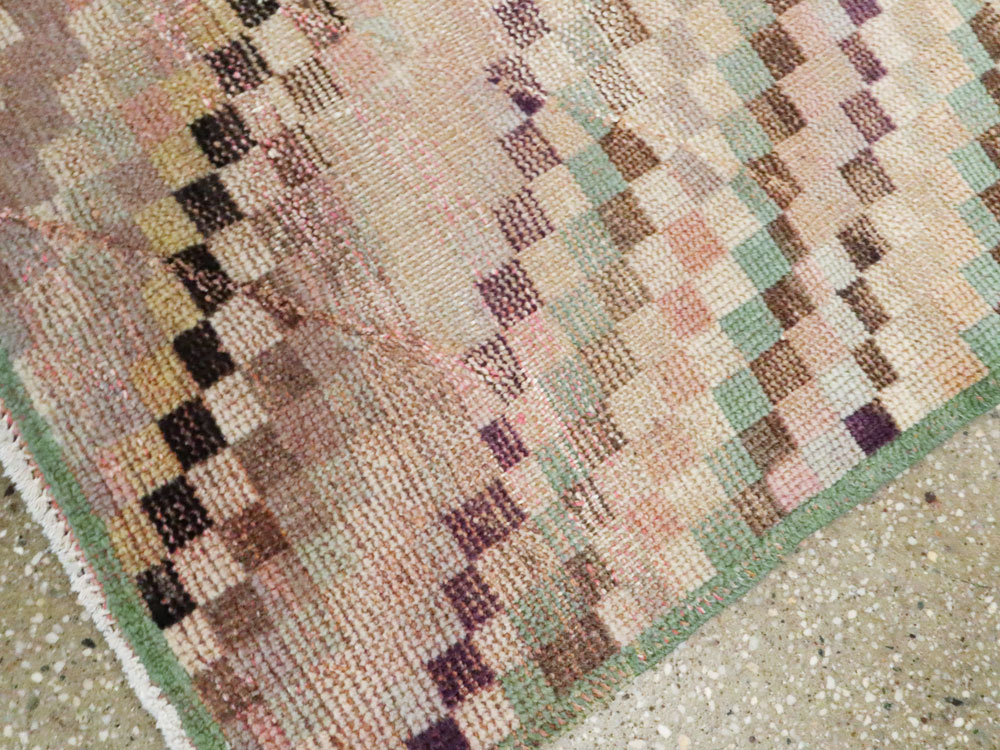 Vintage Turkish Anatolian Distressed Rug, No.20839 - Galerie Shabab