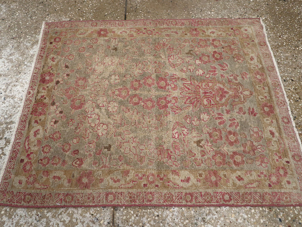 Antique Persian Mashad Throw Rug, No.20869 - Galerie Shabab