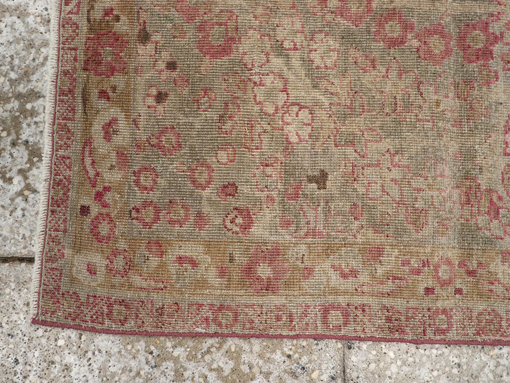 Antique Persian Mashad Throw Rug, No.20869 - Galerie Shabab