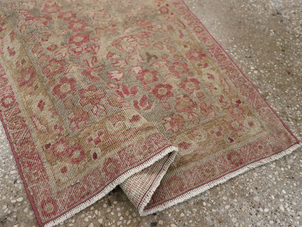 Antique Persian Mashad Throw Rug, No.20869 - Galerie Shabab