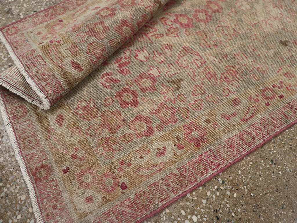 Antique Persian Mashad Throw Rug, No.20869 - Galerie Shabab