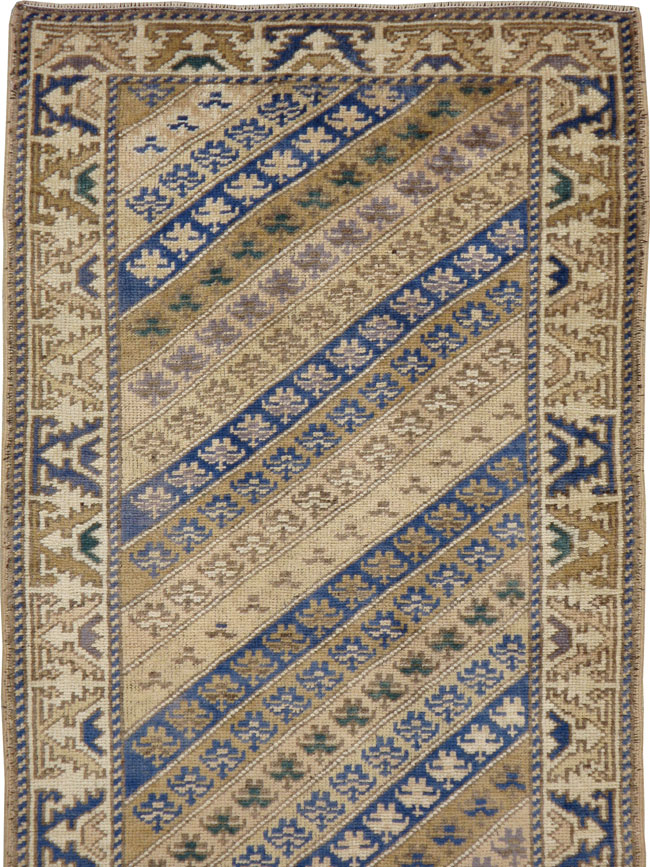 Antique Oushak Runner, No.20880 - Galerie Shabab