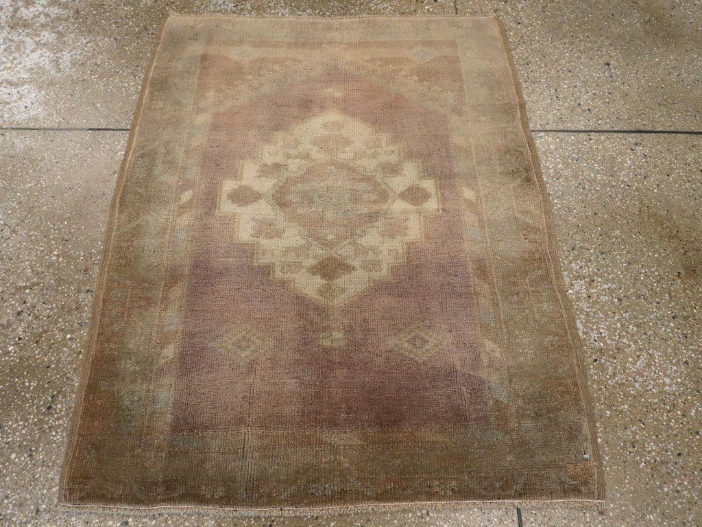 Antique Turkish Oushak Rug, No.20881 - Galerie Shabab