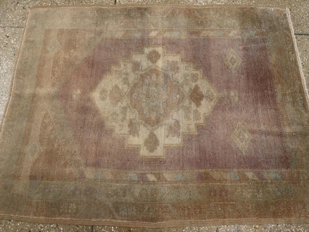 Antique Turkish Oushak Rug, No.20881 - Galerie Shabab