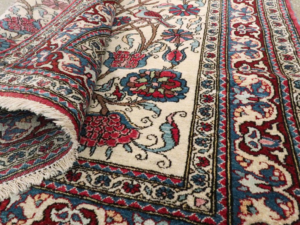 Vintage Persian Pictorial Isfahan Rug, No.21101 - Galerie Shabab